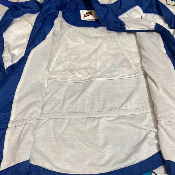 Vintage 90s Red Label Nike Windbreaker - Picture 4 of 10